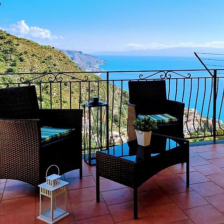 Tao Charming Apartment Taormina Exterior foto